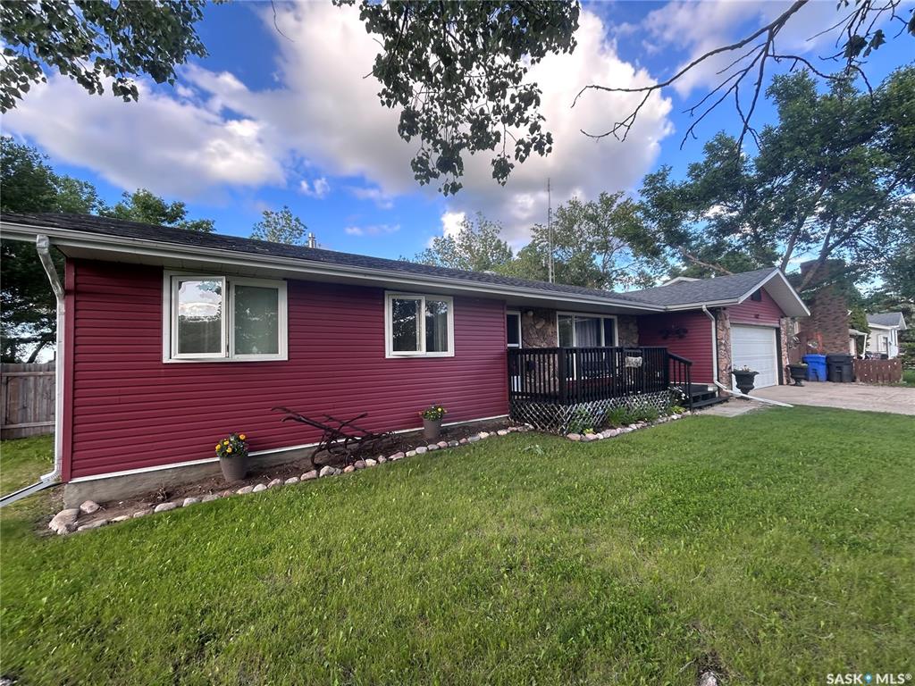 Third View of 402 1st Street N, Lampman, Saskatchewan, S0C 1N0