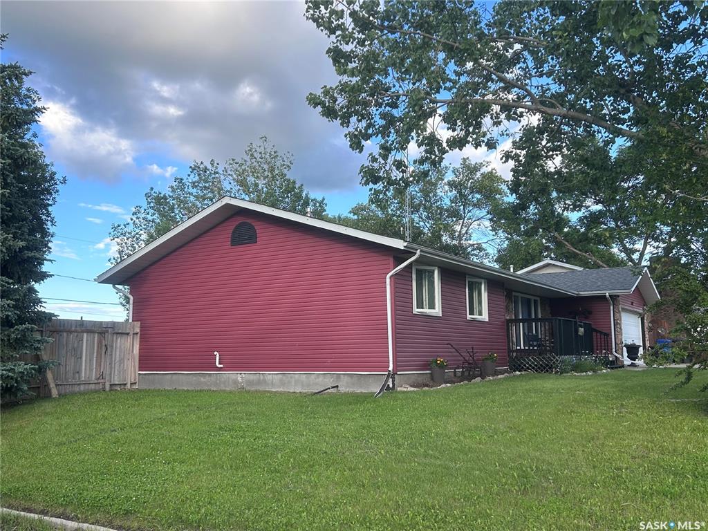 Fourth View of 402 1st Street N, Lampman, Saskatchewan, S0C 1N0