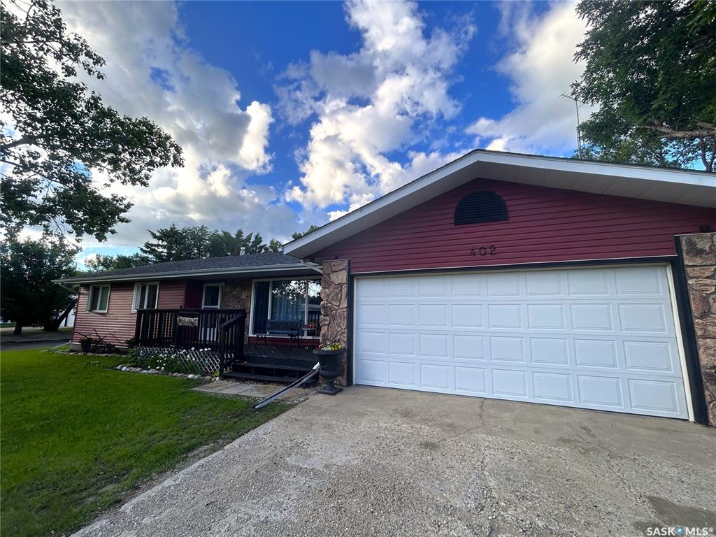 Fifth View of 402 1st Street N, Lampman, Saskatchewan, S0C 1N0