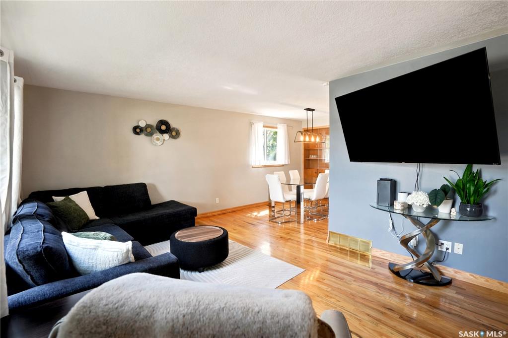 Fifth View of 87 Yarnton Crescent, Regent Park, Regina, Saskatchewan, S4R 4A4