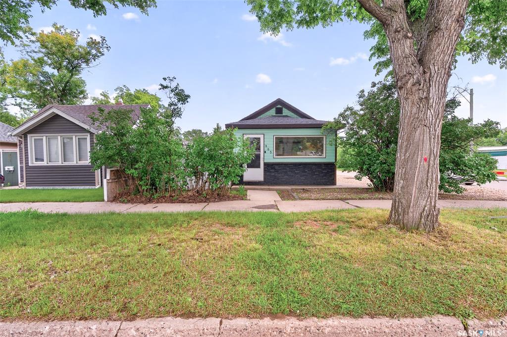 MLS® listing #SK040796 for sale located at 965 Stadacona Street W