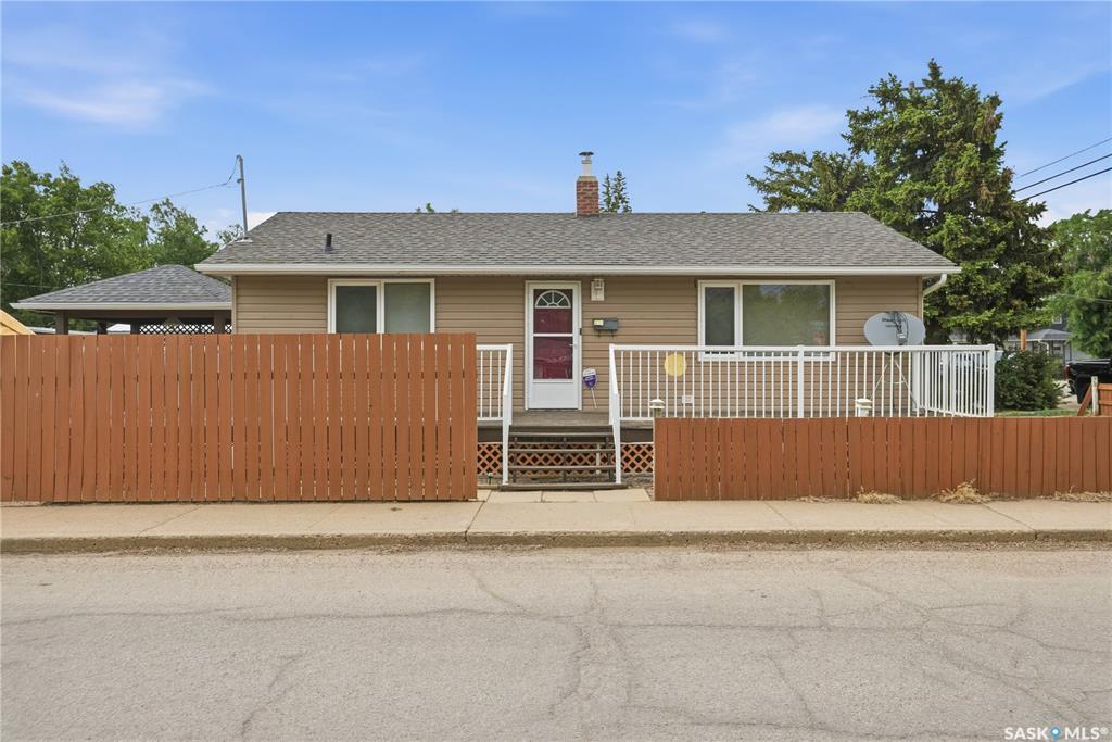 MLS® listing #SK040908 for sale located at 1086 9th Avenue Sw