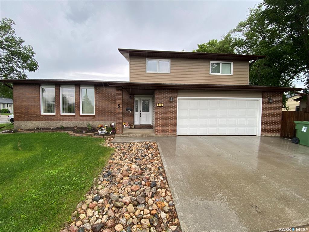 5 Marquis Crescent N, SK040927, Saskatchewan,