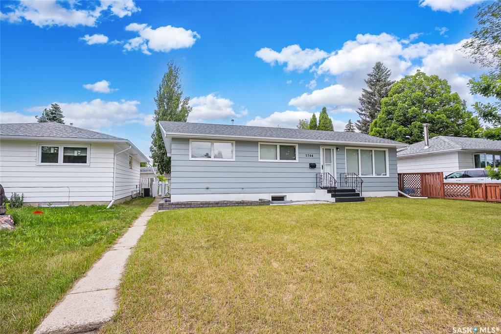 Second View of 1704 Preston Avenue S, Holliston, Saskatoon, Saskatchewan, S7H 2V8