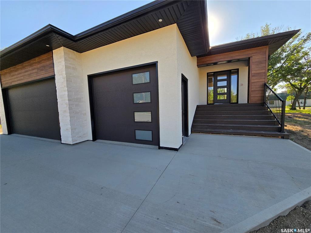 Third View of 44 Kenney Crescent, Weyburn, Saskatchewan, S4H 1L3