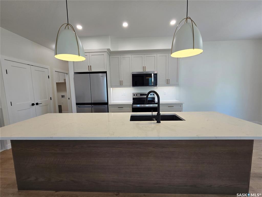 Fifth View of 44 Kenney Crescent, Weyburn, Saskatchewan, S4H 1L3