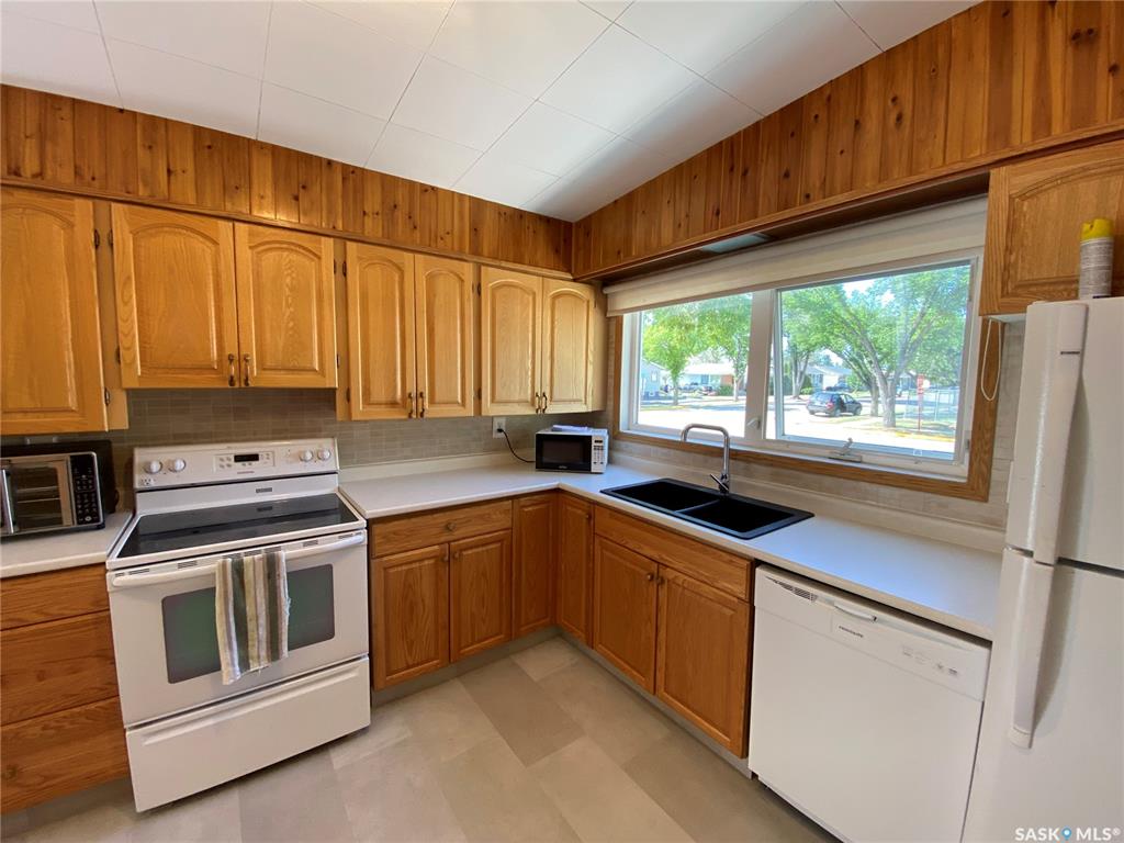 Fifth View of 318 5th Avenue W, Kindersley, Saskatchewan, S0L 1S0