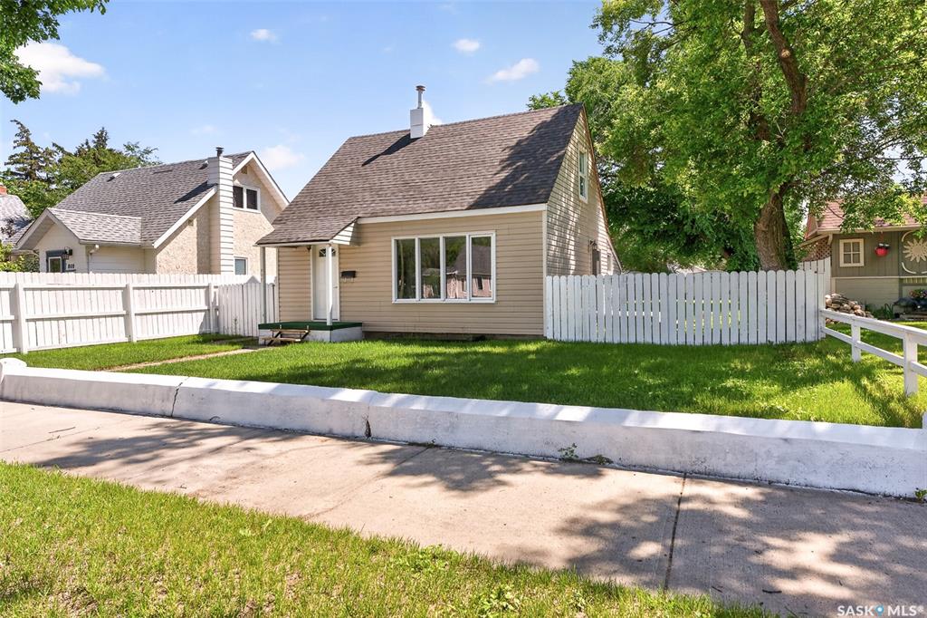 Fourth View of 805 Athabasca Street E, Hillcrest MJ, Moose Jaw, Saskatchewan, S6H 0M6