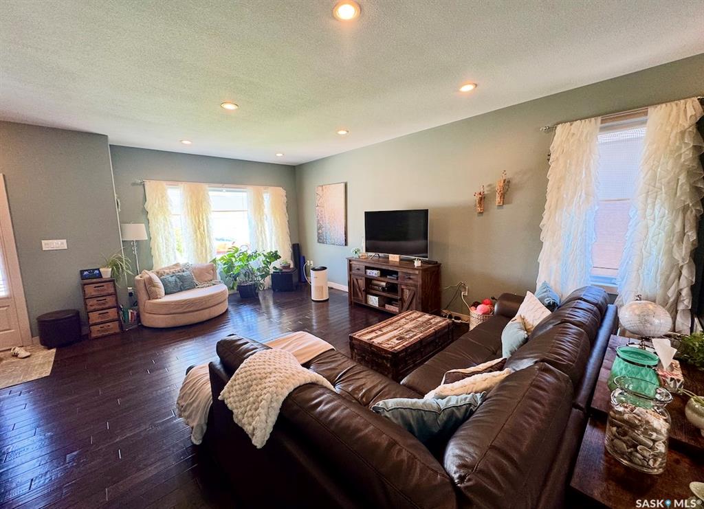 Fourth View of 691 Barber Crescent, Weyburn, Saskatchewan, S4H 0B9
