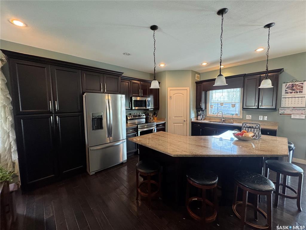 Fifth View of 691 Barber Crescent, Weyburn, Saskatchewan, S4H 0B9