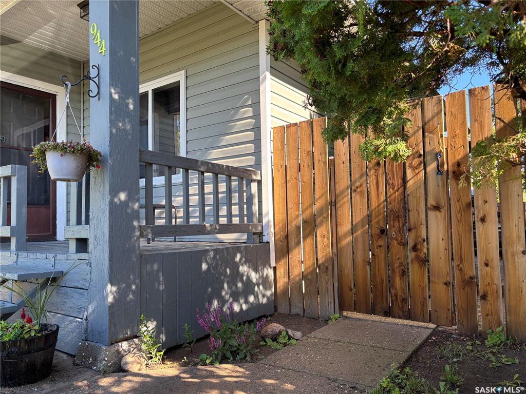 Second View of 944 Brown Street, Palliser, Moose Jaw, Saskatchewan, S6H 2Z2