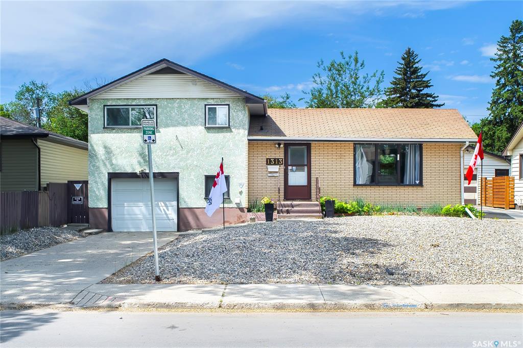 MLS® listing #SK041101 for sale located at 1313 N Avenue S