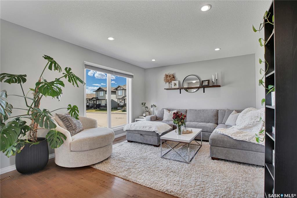 Third View of 952 Glenview Cove, Martensville, Saskatchewan, S0K 0A2