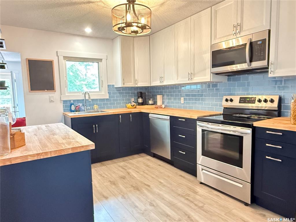 Third View of 615 Windsor Street, Weyburn, Saskatchewan, S4H 0X1