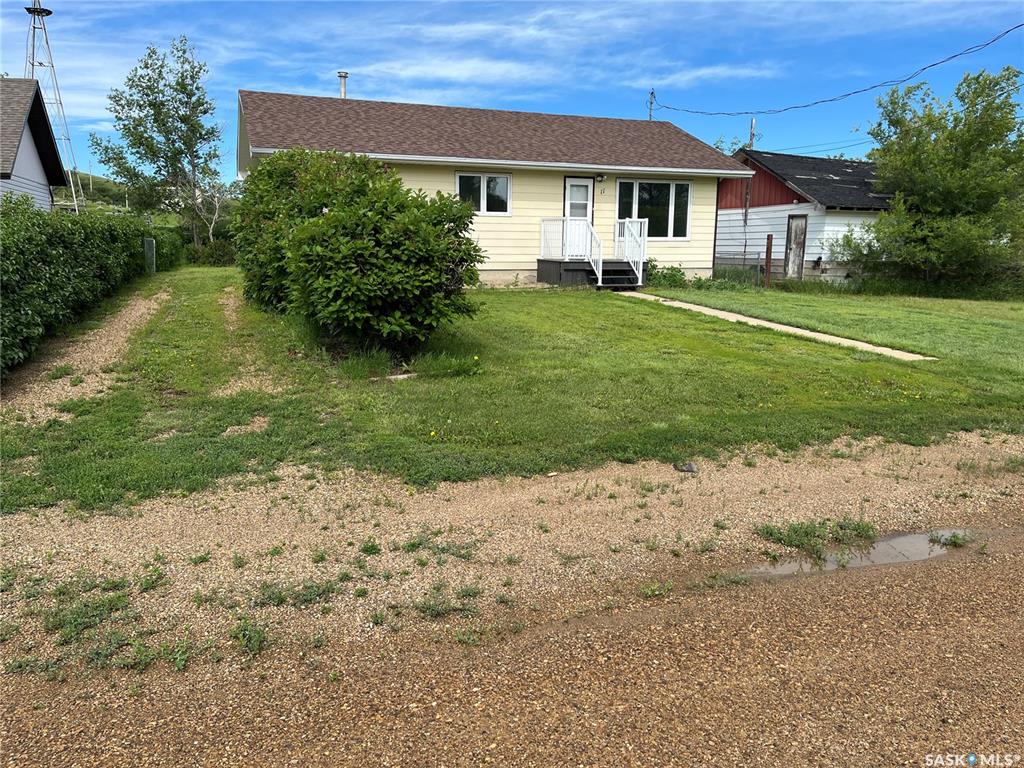 Second View of 11 A Avenue, Willow Bunch, Saskatchewan, S0H 4K0