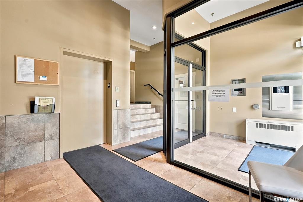 Fifth View of 702 Hart Road #203, Blairemore S.C., Saskatoon, Saskatchewan, S7M 4P4