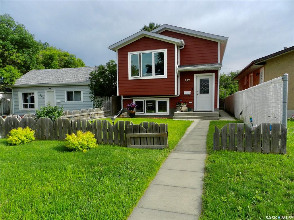 Second View of 907 Ominica Street E, Hillcrest MJ, Moose Jaw, Saskatchewan, S6H 0J1