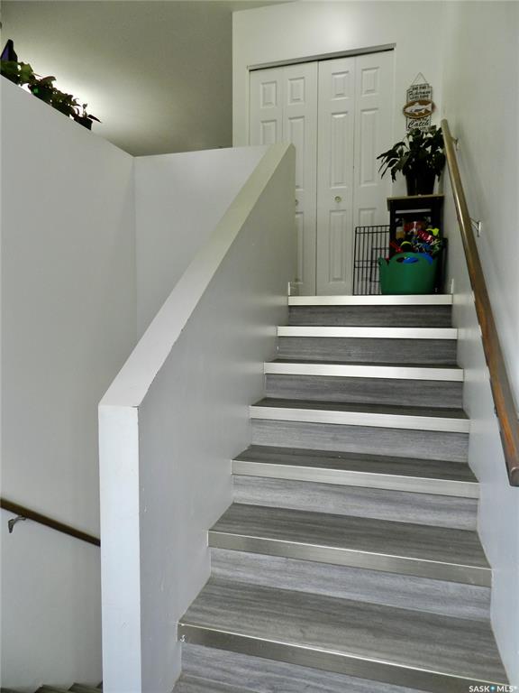 Third View of 907 Ominica Street E, Hillcrest MJ, Moose Jaw, Saskatchewan, S6H 0J1