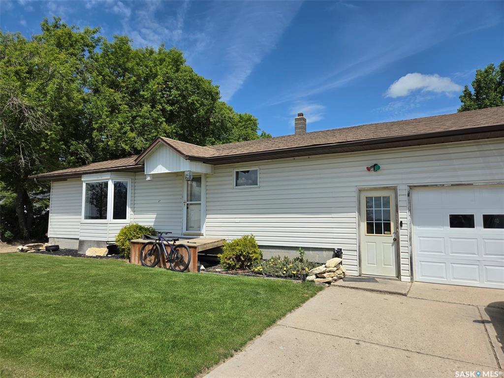 Third View of 60 Railway Avenue, Redvers, Saskatchewan, S0C 2H0