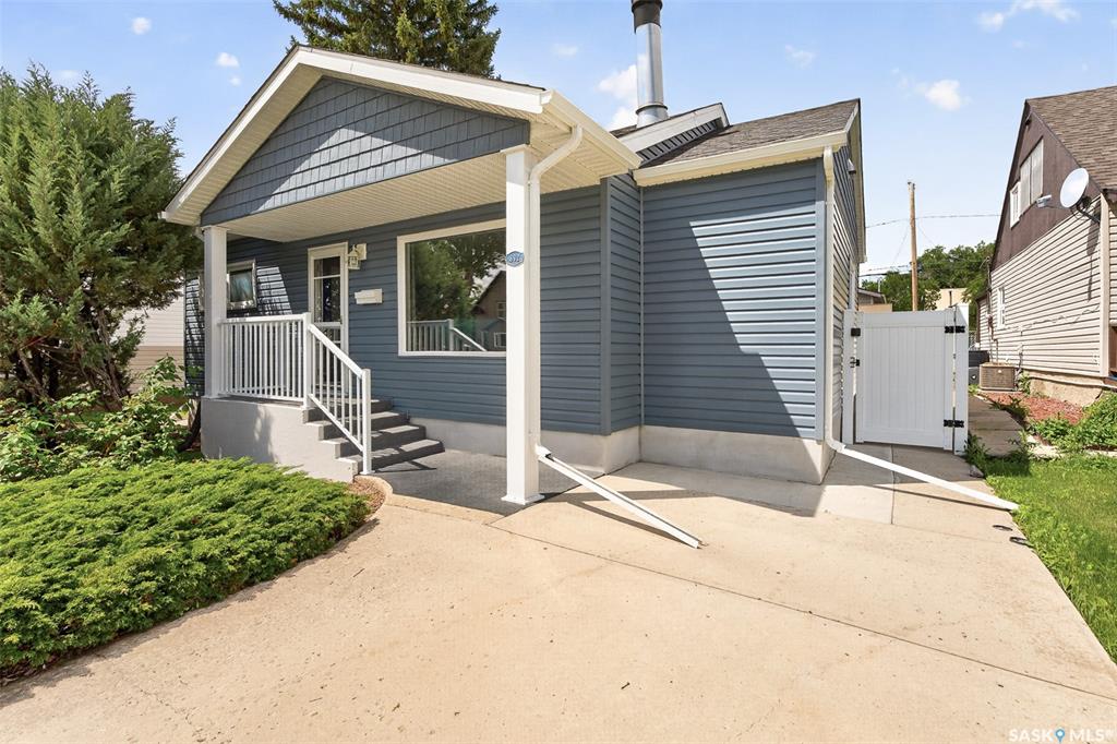 MLS® listing #SK041228 for sale located at 892 7th Avenue Nw