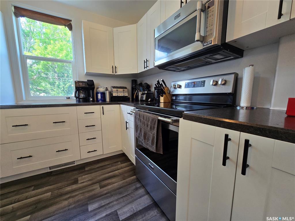 Fourth View of 107 9th Avenue S, Weyburn, Saskatchewan, S4H 1Z6