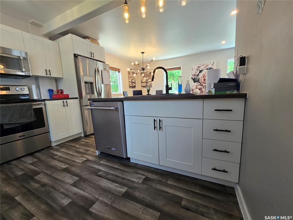 Fifth View of 107 9th Avenue S, Weyburn, Saskatchewan, S4H 1Z6