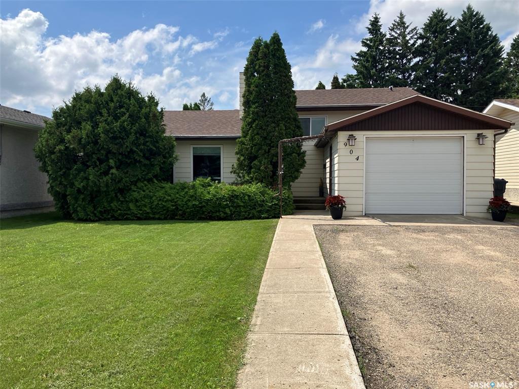 Second View of 904 Centre Street, Nipawin, Saskatchewan, S0E 1E0