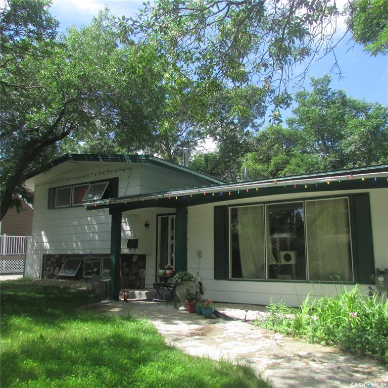 Second View of 176 Halifax Street N, Churchill Downs, Regina, Saskatchewan, S4R 2W4