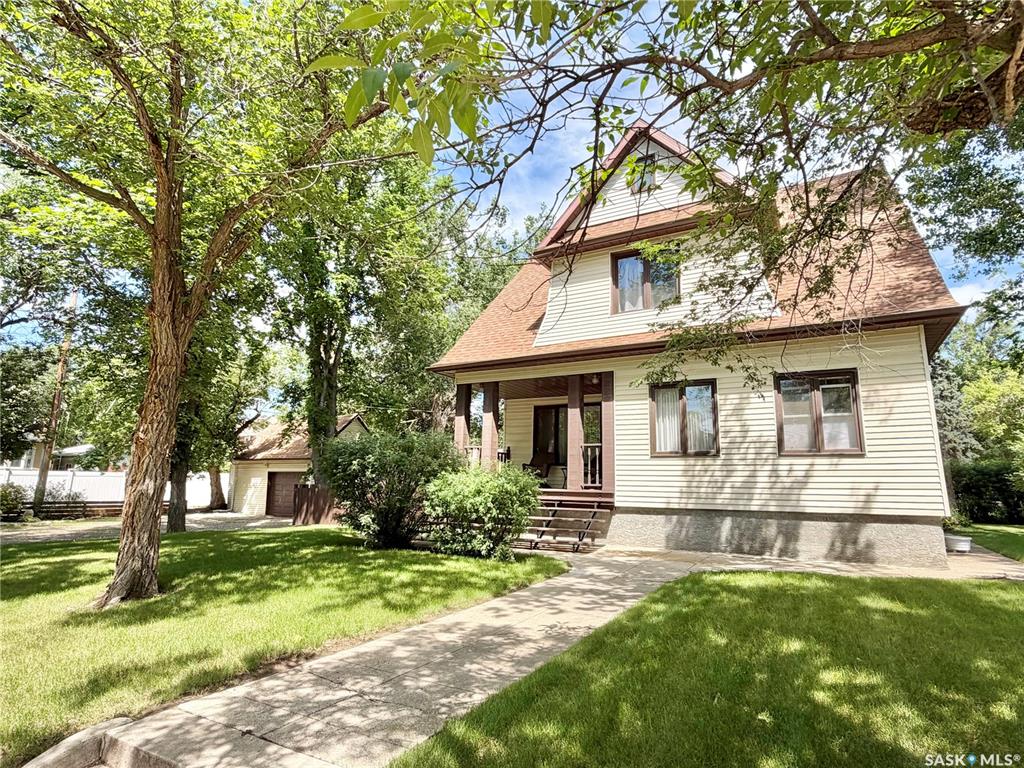 MLS® listing #SK041441 for sale located at 1108 Redland Avenue