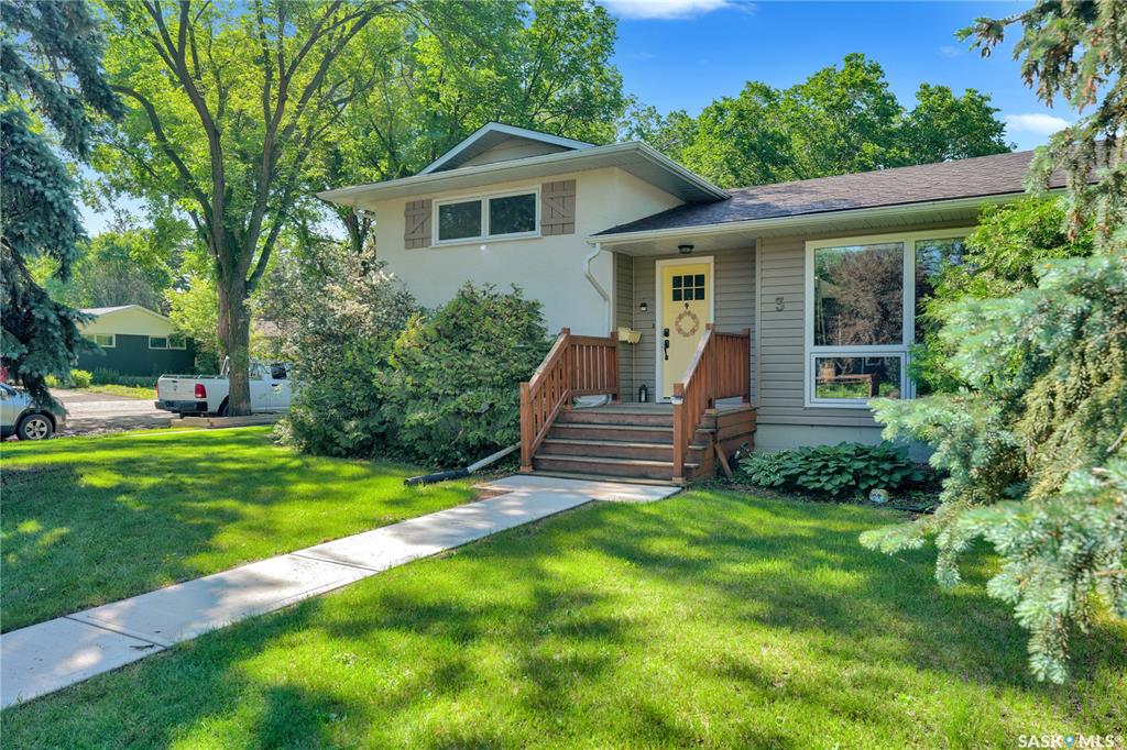 Second View of 3 Dolphin Bay, Whitmore Park, Regina, Saskatchewan, S4S 3J7