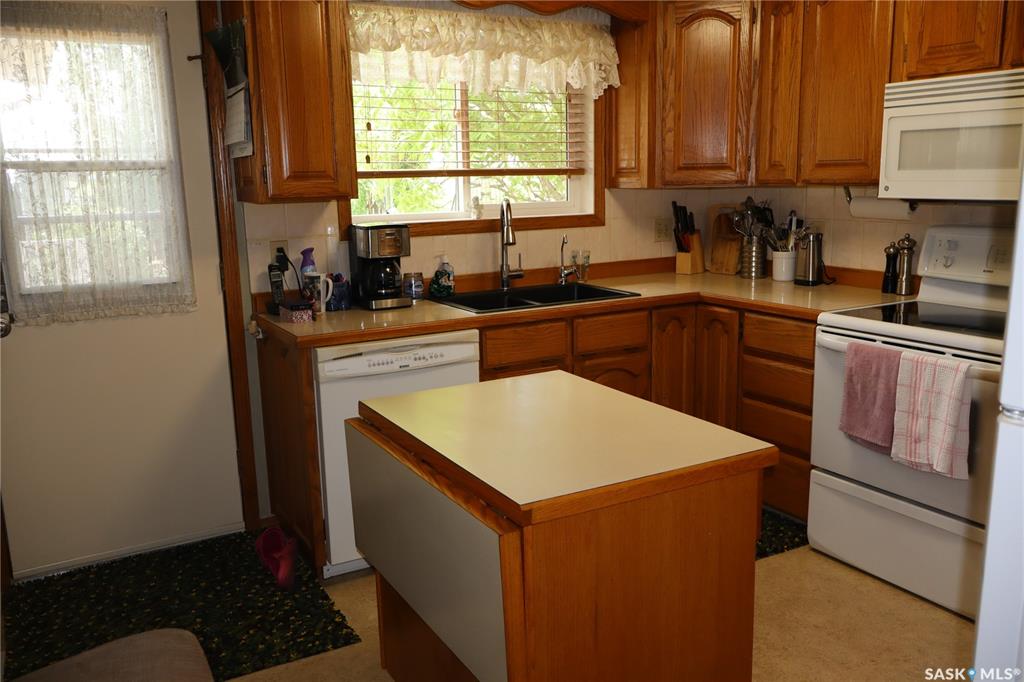 Fifth View of 1010 Granville Avenue, Assiniboia, Saskatchewan, S0H 0B0