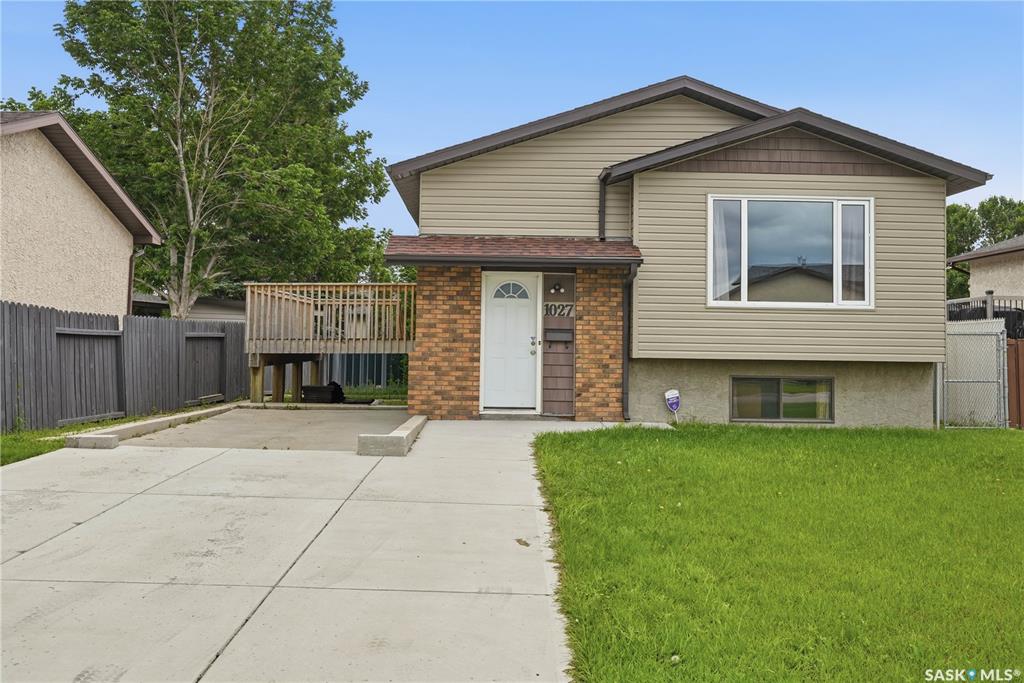 MLS® listing #SK041663 for sale located at 1027 Victory Crescent