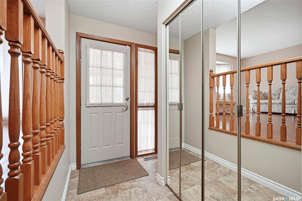Fourth View of 547 Whitewood Crescent, Lakeview SA, Saskatoon, Saskatchewan, S7J 4L4