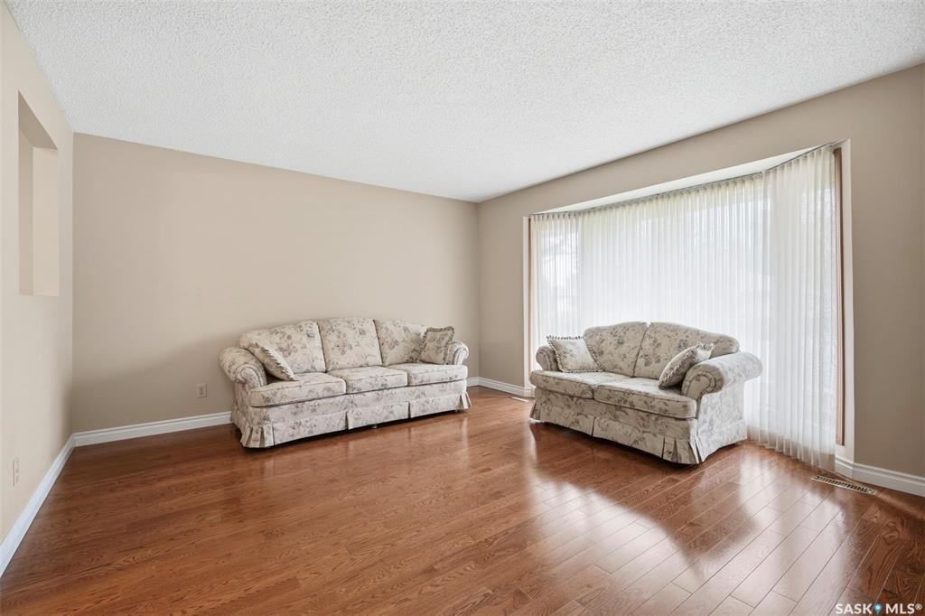 Fifth View of 547 Whitewood Crescent, Lakeview SA, Saskatoon, Saskatchewan, S7J 4L4