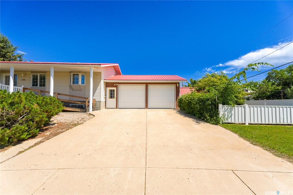 Third View of 126 5th Avenue W, Gravelbourg, Saskatchewan, S0H 1X0