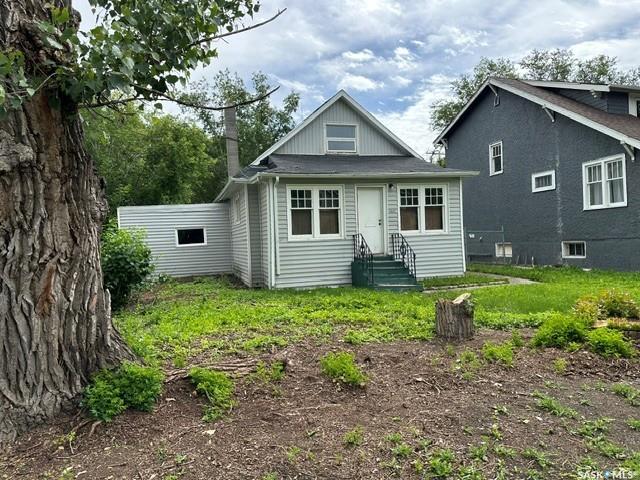 MLS® listing #SK041888 for sale located at 1447 Elphinstone Street