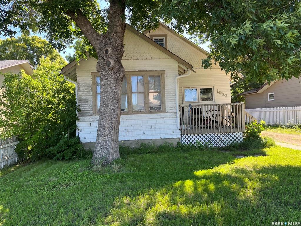 MLS® listing #SK041895 for sale located at 1027 7th Avenue Ne