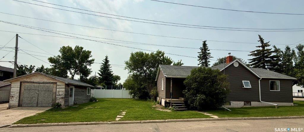 Second View of 119 7th Avenue E, Kindersley, Saskatchewan, S0L 1S0
