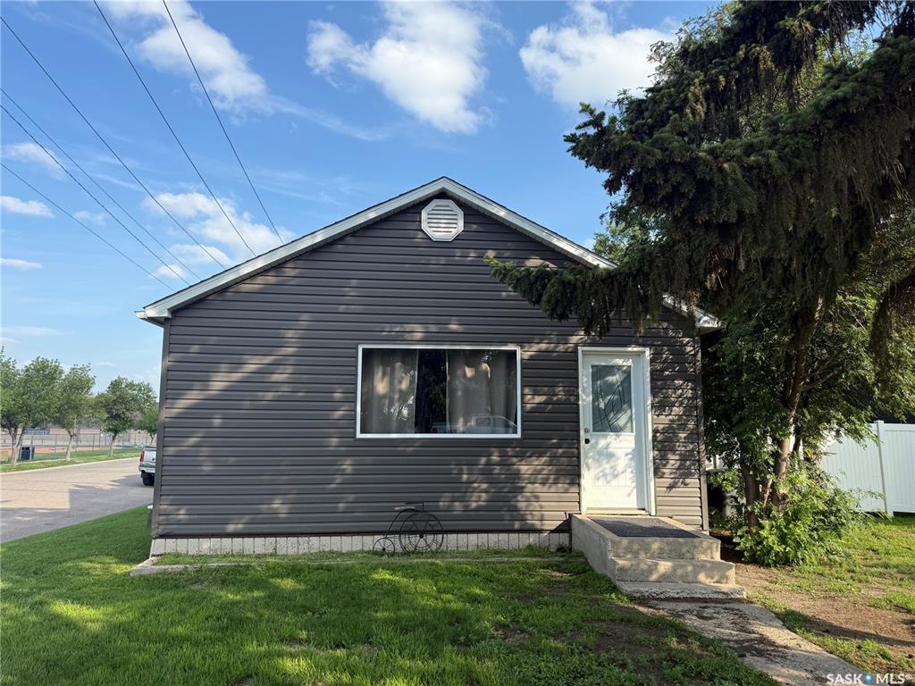 Fifth View of 119 7th Avenue E, Kindersley, Saskatchewan, S0L 1S0