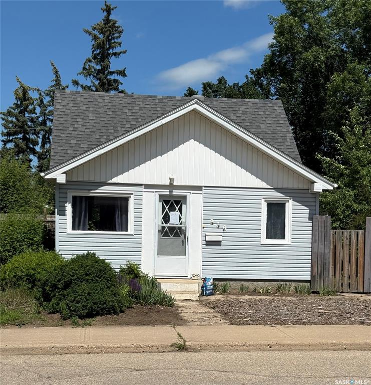 MLS® listing #SK042053 for sale located at 930 Vaughn Street