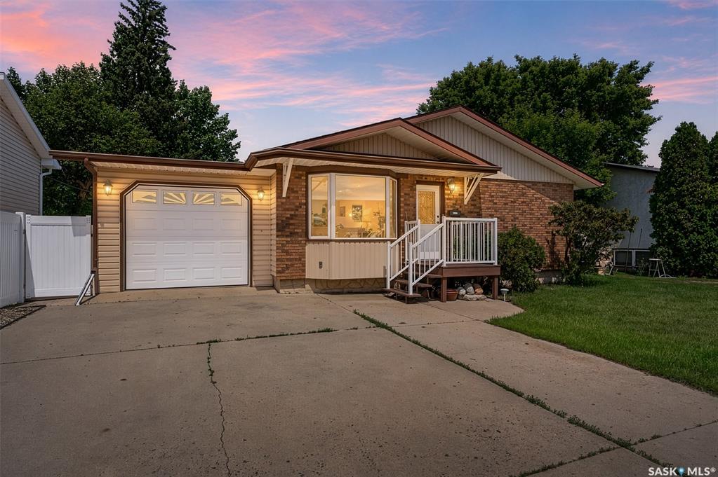 1154 Warner Street W, SK042081, Saskatchewan,