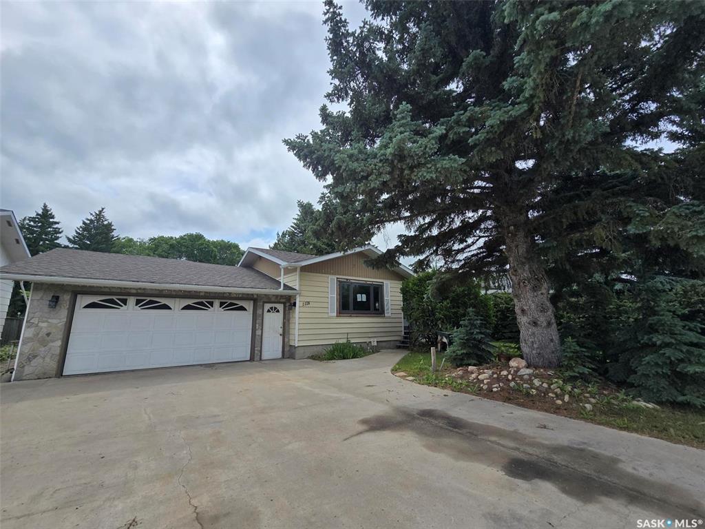MLS® listing #SK042090 for sale located at 1118 Bell Street