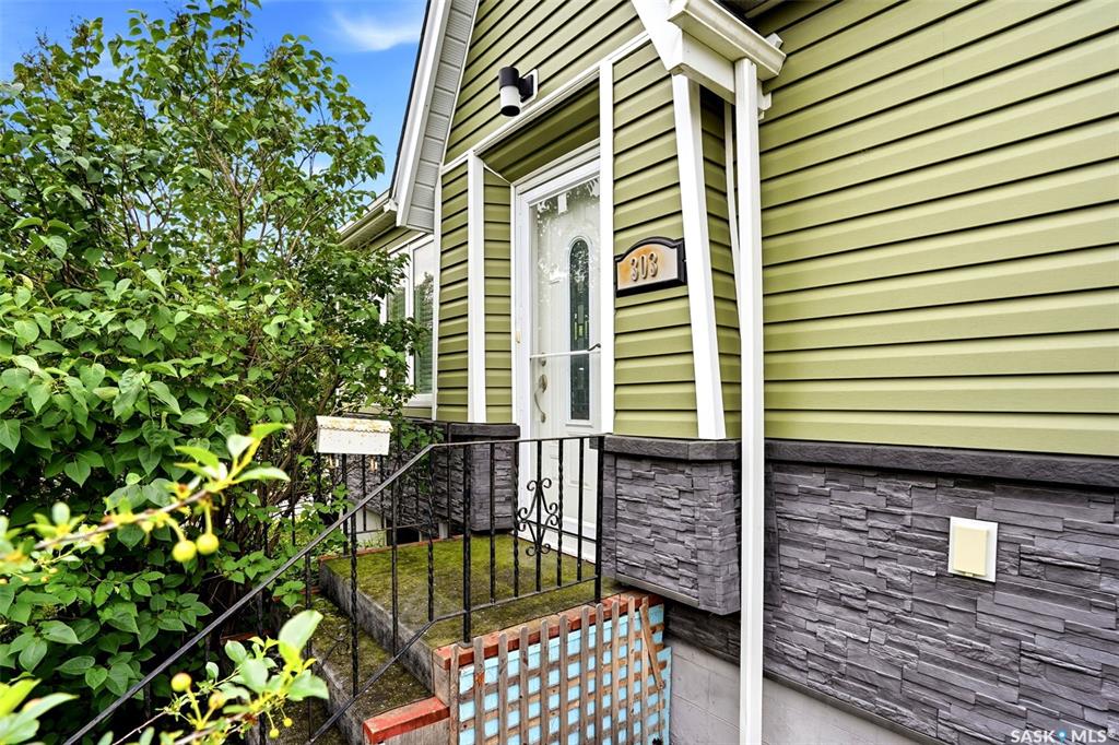 Second View of 303 College Avenue, Arnhem Place, Regina, Saskatchewan, S4N 0W9