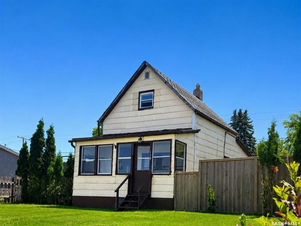MLS® listing #SK042103 for sale located at 119 Home Street W #W