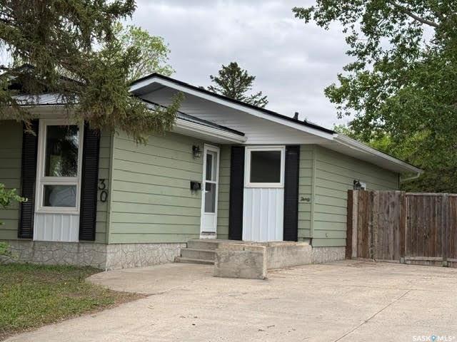MLS® listing #SK042123 for sale located at 30 Shore Bay