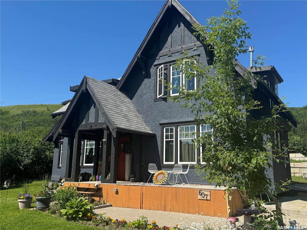 MLS® listing #SK042285 for sale located at 607 Barnett Drive