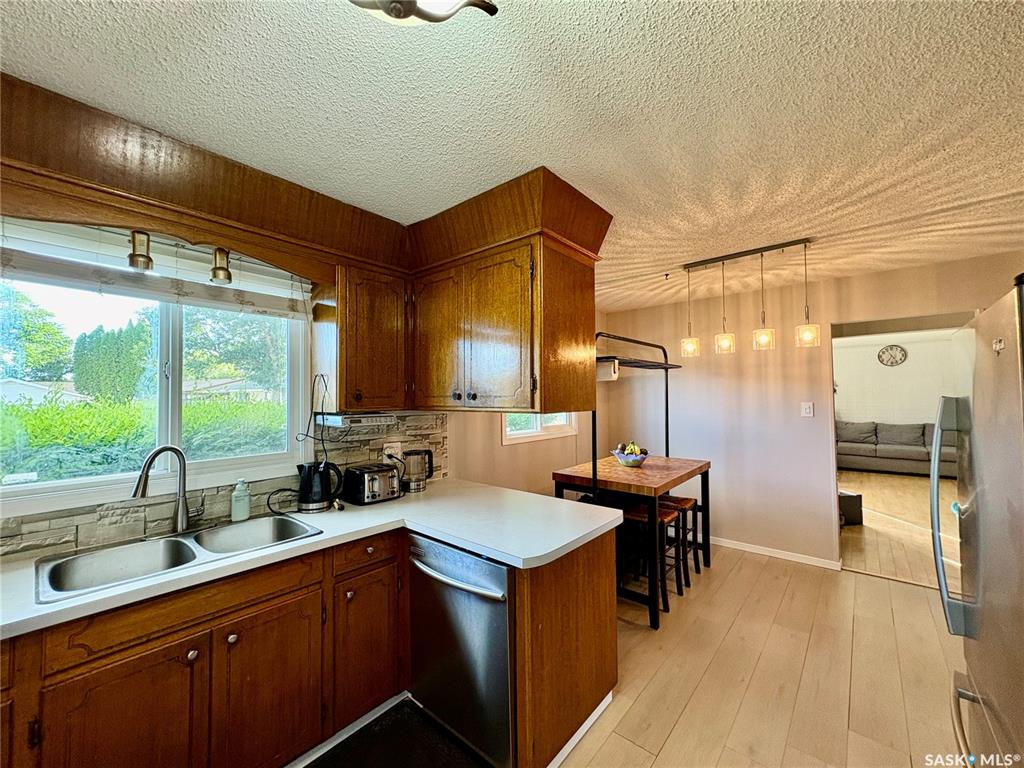 Third View of 10 Mackie Crescent, Massey Place, Saskatoon, Saskatchewan, S7L 3V3