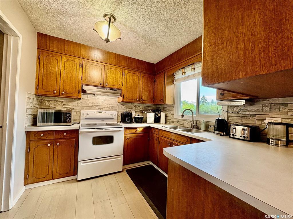 Fourth View of 10 Mackie Crescent, Massey Place, Saskatoon, Saskatchewan, S7L 3V3