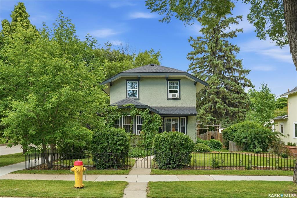 Second View of 322 29th Street W, Caswell Hill, Saskatoon, Saskatchewan, S7L 0M1