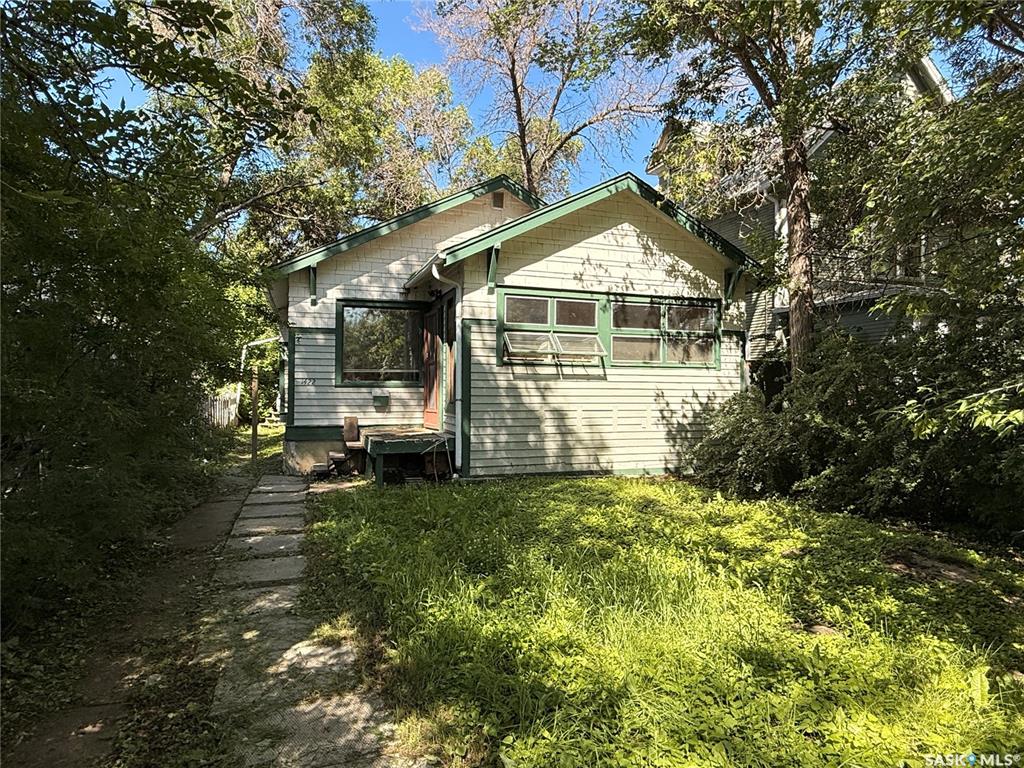 MLS® listing #SK042473 for sale located at 1422 Robinson Street